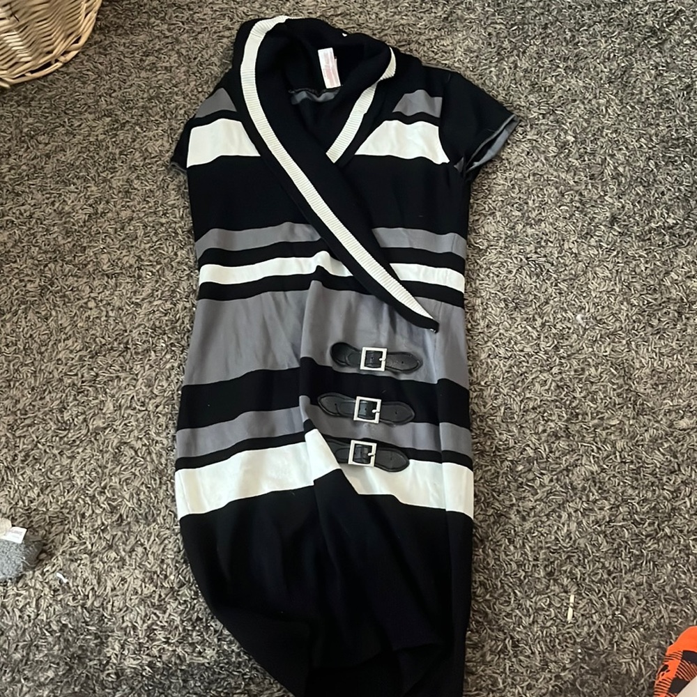 striped dress, very soft and comfortable worn a few times. i’m great condition